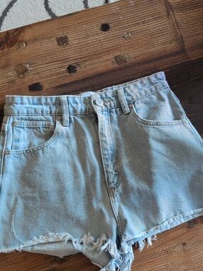 Classic High-Rise Light Denim Jean Shorts with Frayed Hem